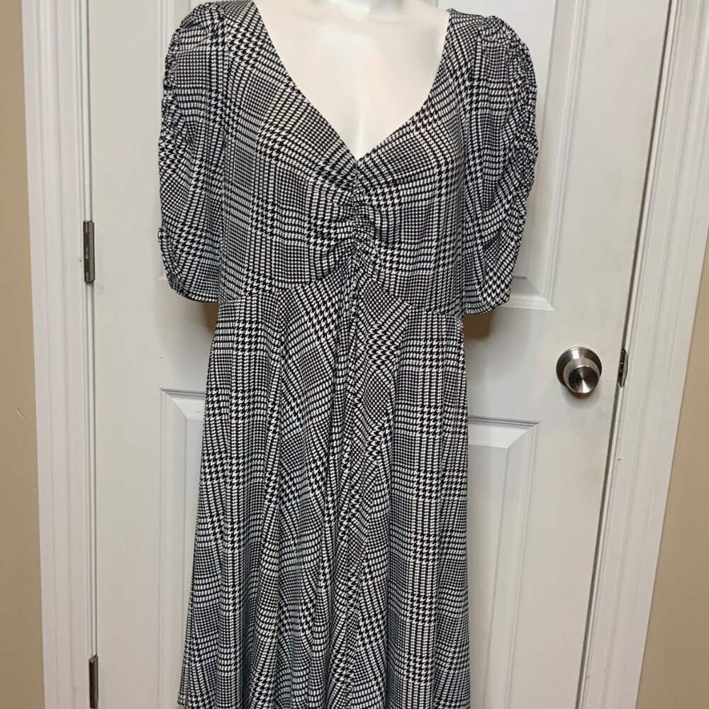 Torrid Black & White Plaid V-Neck Dress, Size 1 | 1X